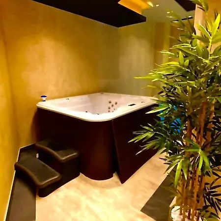 Malaviko, Bazen&spa شقة *