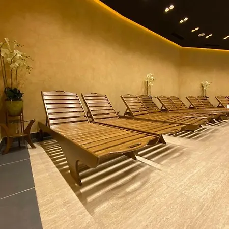 Malaviko, Bazen&spa شقة *